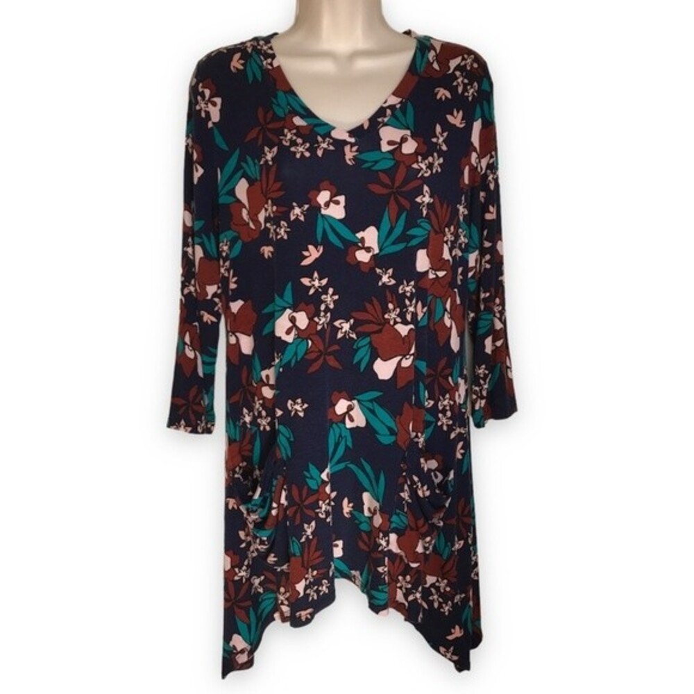 LOGO by Lori Goldstein V Neck 3/4 Sleeve Sharkbite Hem Navy Floral Tunic Medium